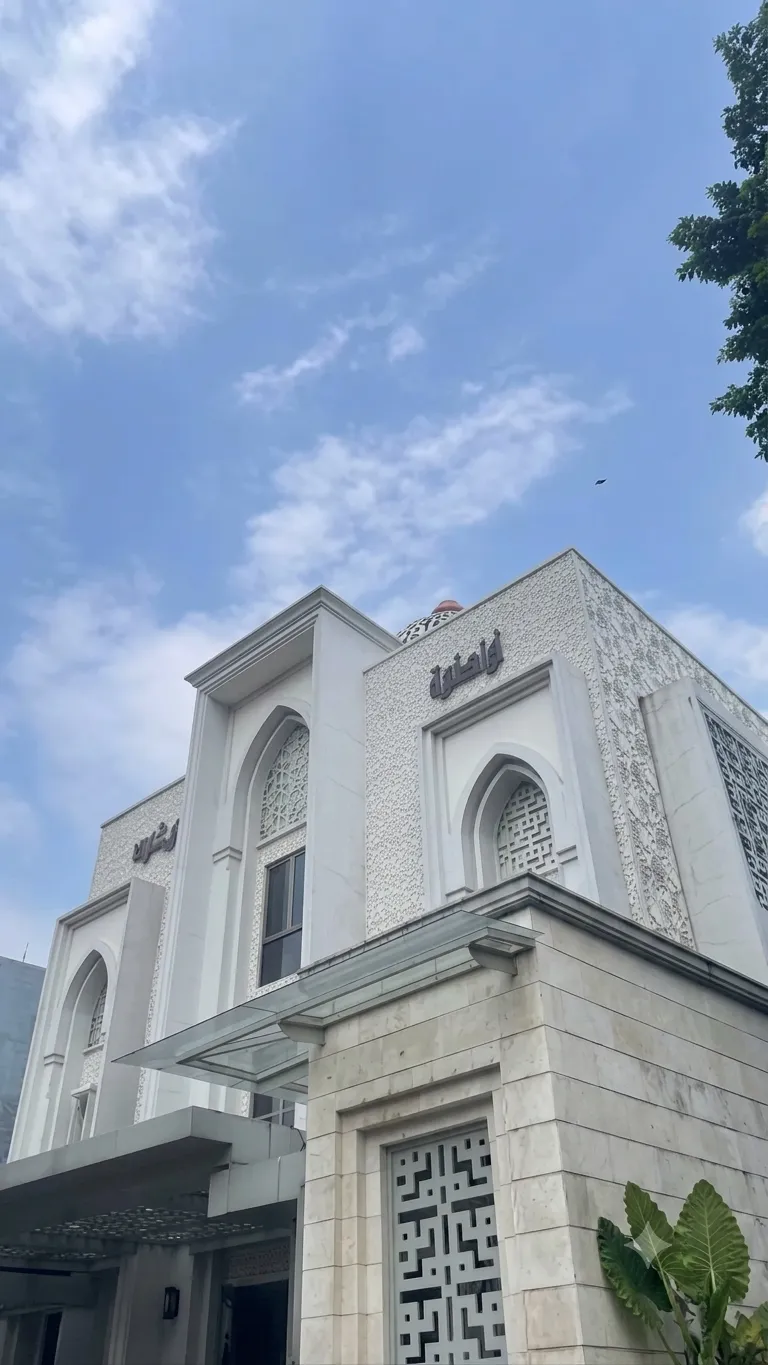 Profil masjid dengan ornamen GRC karya PT. Adirahma Harapan Jaya